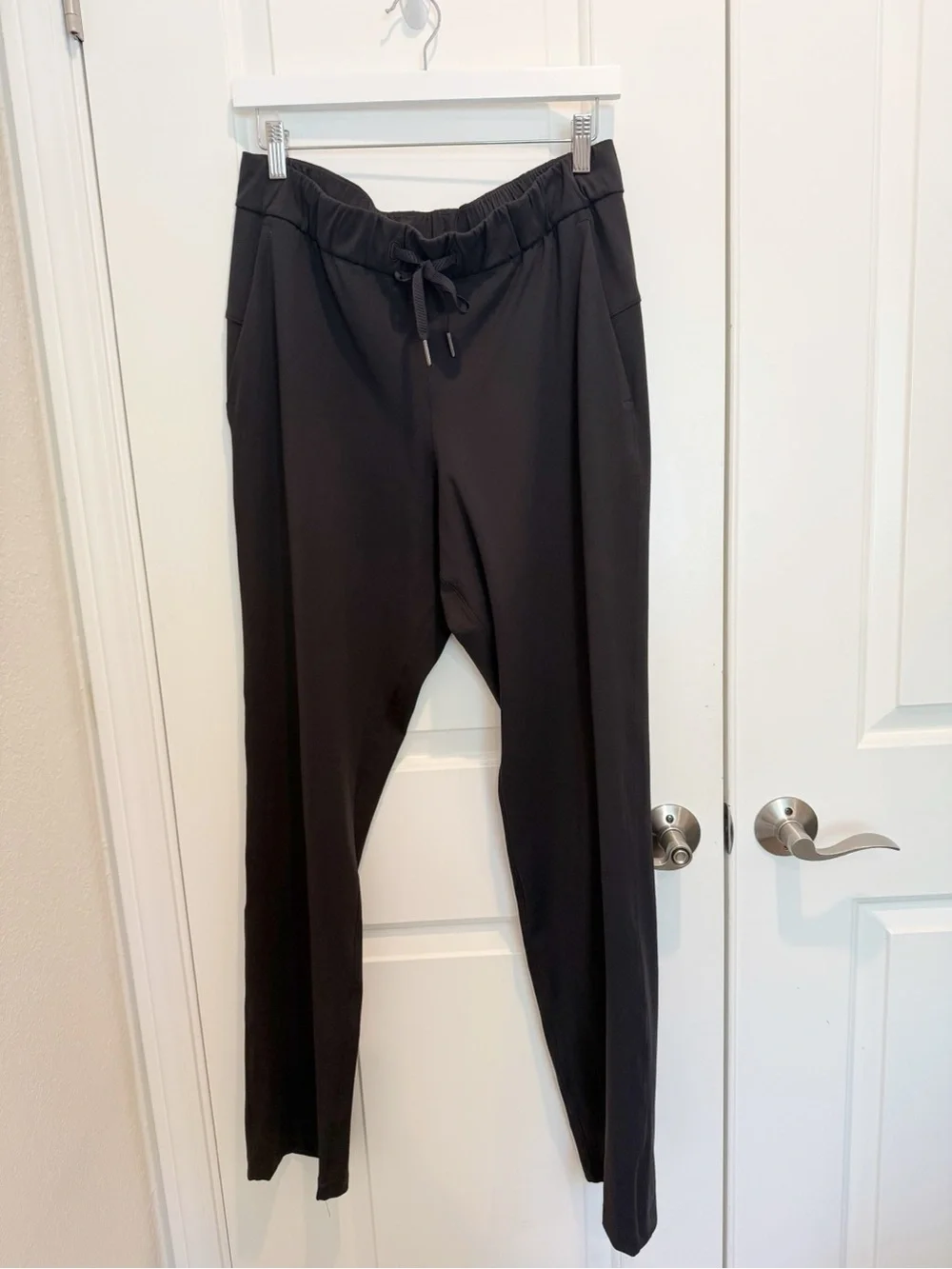 LULULEMON On The Fly Pants in Black size 10 Tall Drawstring Ankle Athleisure